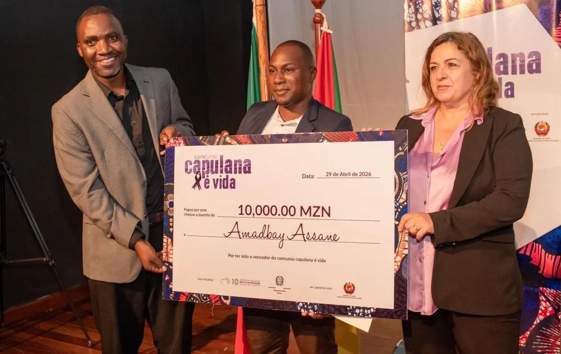 Amadbay Gulamo Assane vence concurso “Capulana é Vida”