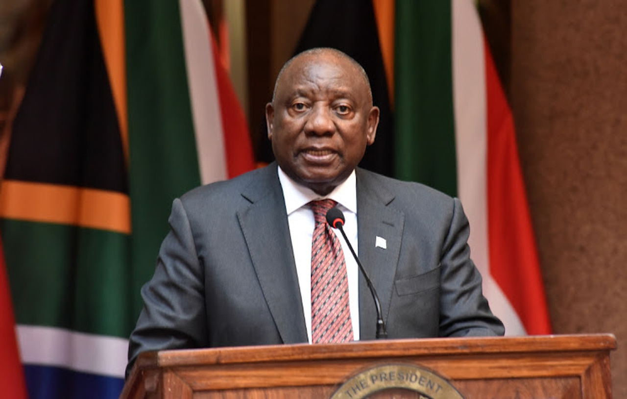 Cyril Ramaphosa congratula equipa médica por separação de gémeos siameses