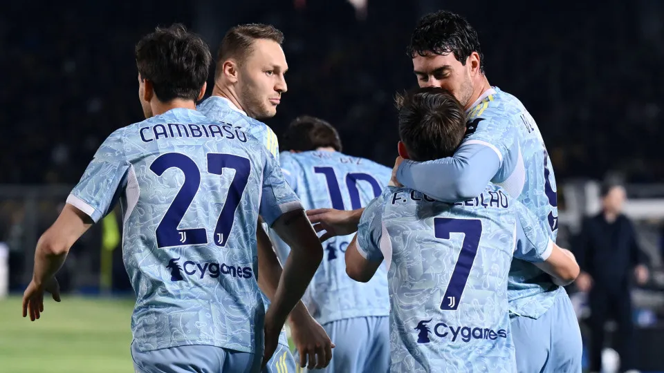 Juventus vence Lecce e coloca luta pela Liga dos Campeões ao rubro