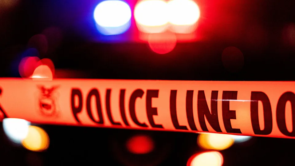 Morte de jovem resolvida após suspeito perder arma junto ao corpo nos EUA
