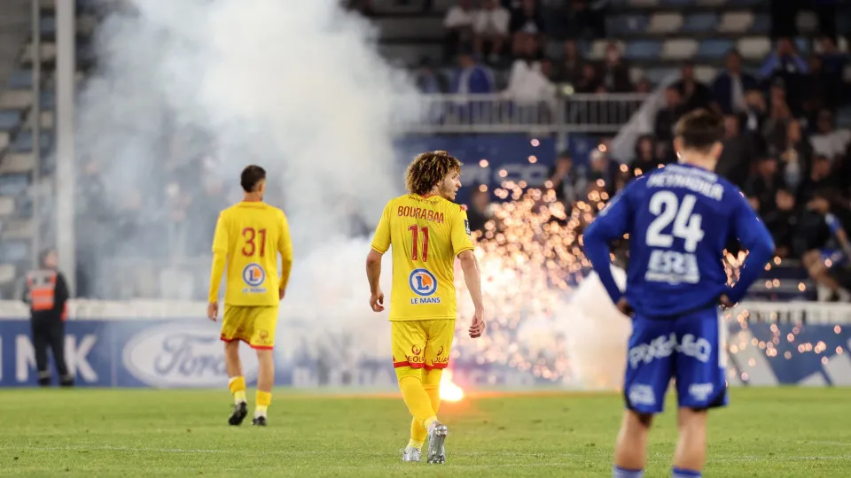 Suspensão de jogo na segunda liga francesa adia encerramento da temporada