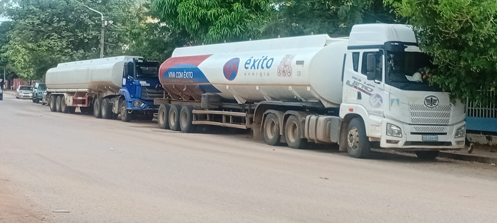 Polícia detém três suspeitos de assaltos a camiões de combustível em Maputo