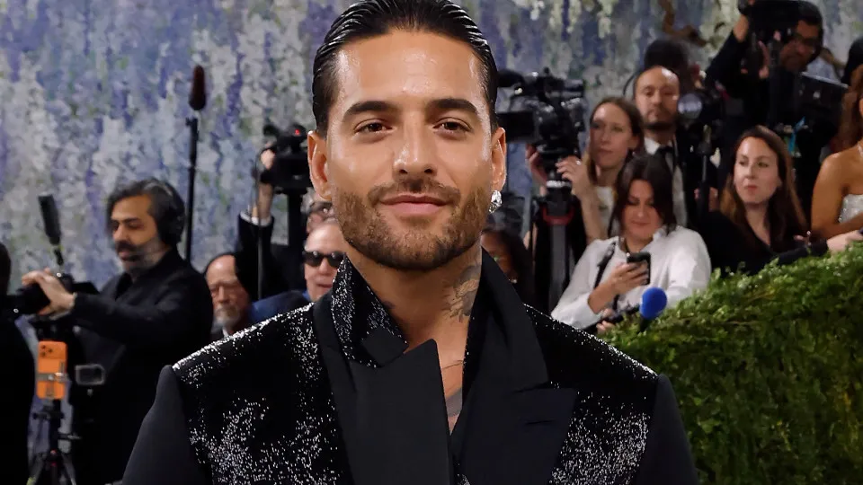 Maluma e companheira anunciam gravidez. Casal tem já uma filha