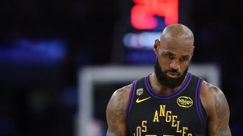 Fim de uma era? LeBron James é 'varrido' dos playoffs e vira incógnita