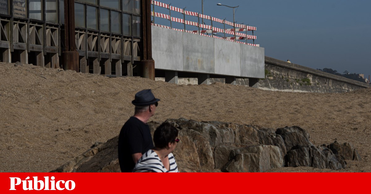 Bar em ruínas da Praia do Ourigo no Porto removido até final de Maio