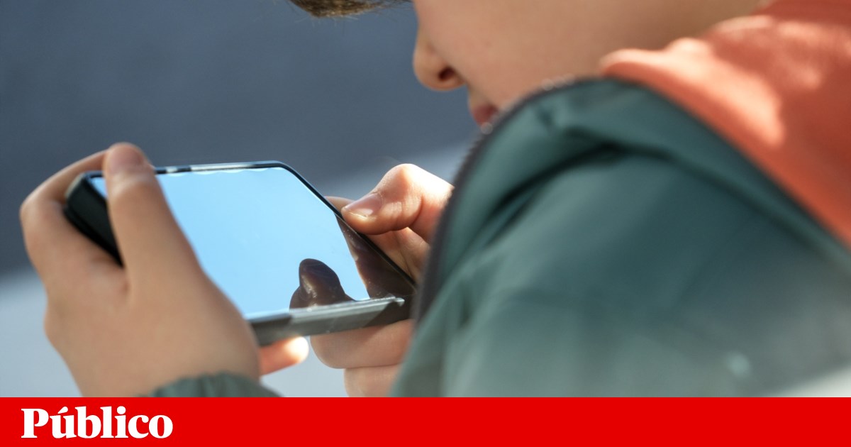 Ursula von der Leyen quer propor que crianças só usem redes sociais numa idade mais avançada