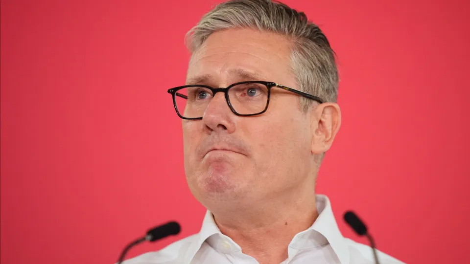 Terça-feira "horribilis" para Starmer? As demissões do governo britânico