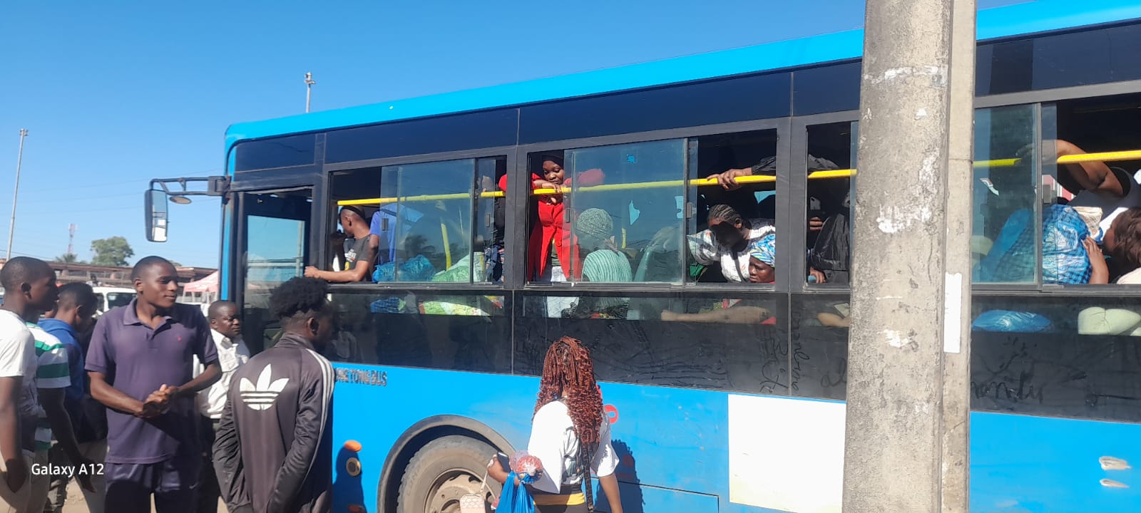 Autocarro municipal minimiza crise de transporte em Xai-Xai