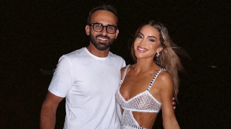 Influencer brasileira Camila Coelho anuncia fim do casamento após 21 anos