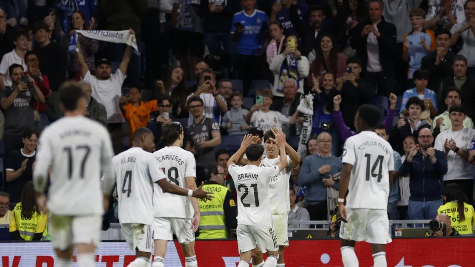Real Madrid vence Oviedo em jogo marcado por insultos a Mbappé