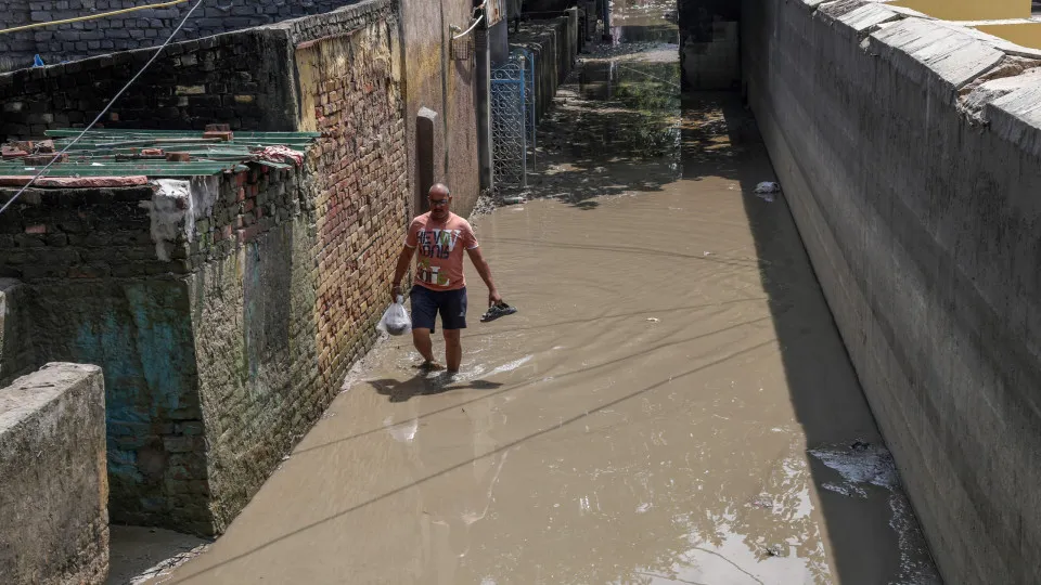 Número de mortos devido a tempestades no norte da Índia sobe para 111