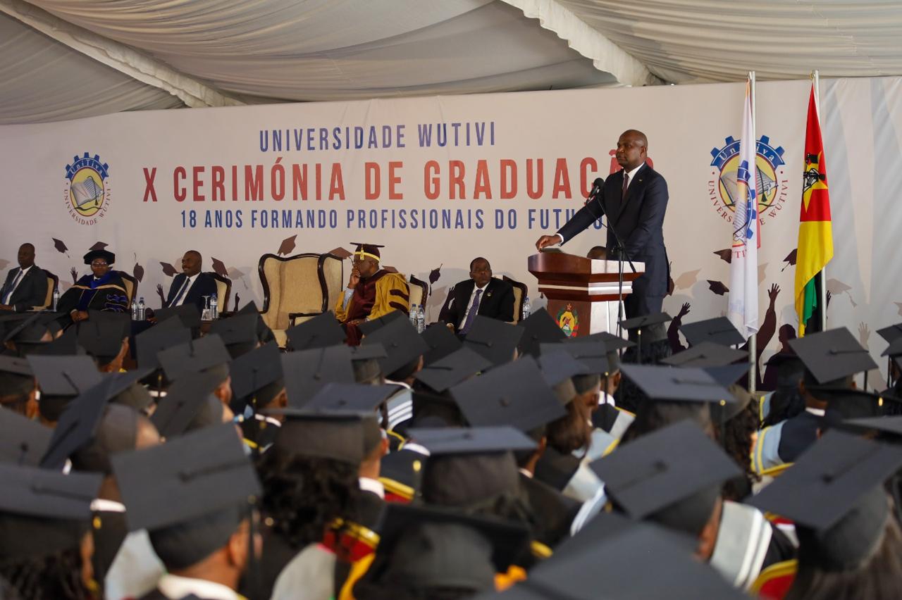 PR exorta graduados da Unitiva a servir com conhecimento