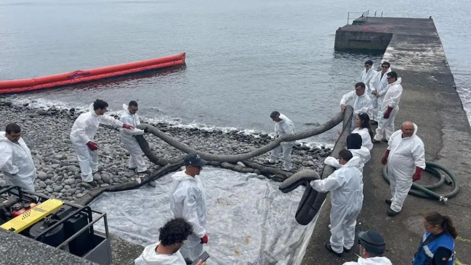 Exercício de combate à poluição marinha realizados na Madeira: As imagens