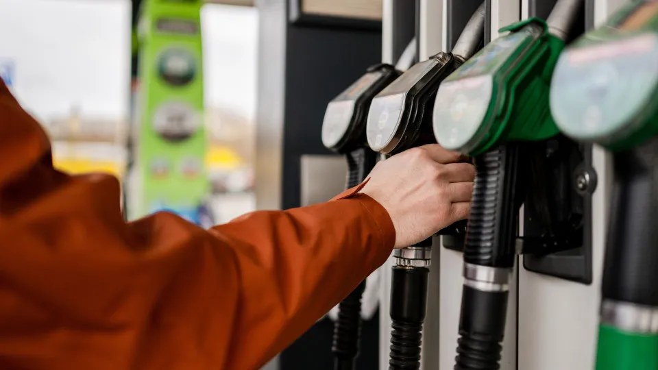 Governo reduz desconto no ISP para o gasóleo e sobe na gasolina
