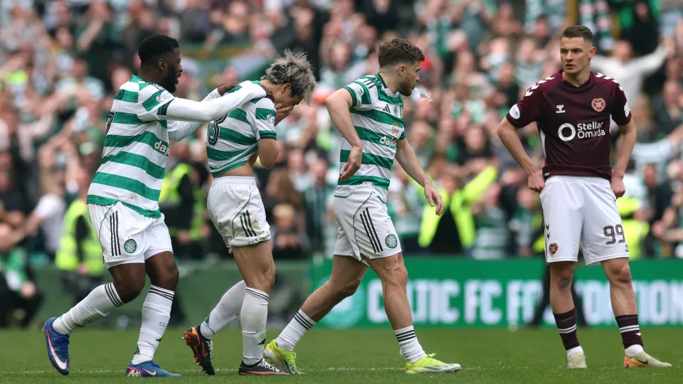 Celtic sagra-se pentacampeão escocês com golo dramático de ex-Marítimo