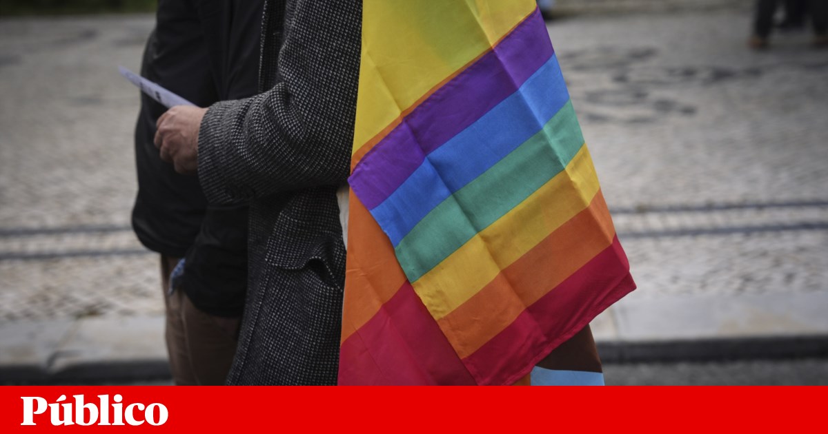 Câmara de Lisboa hasteia bandeira LGBTQIA+ na Praça do Município