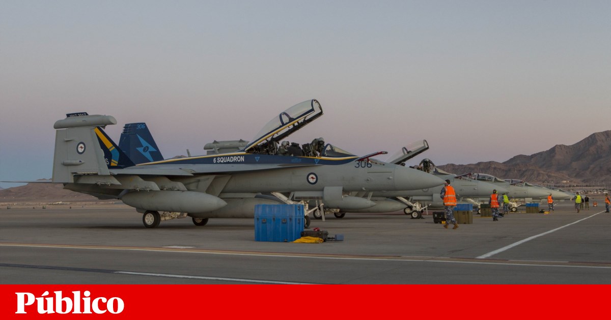 Caças norte-americanos chocam durante espectáculo aéreo em Idaho, pilotos salvam-se