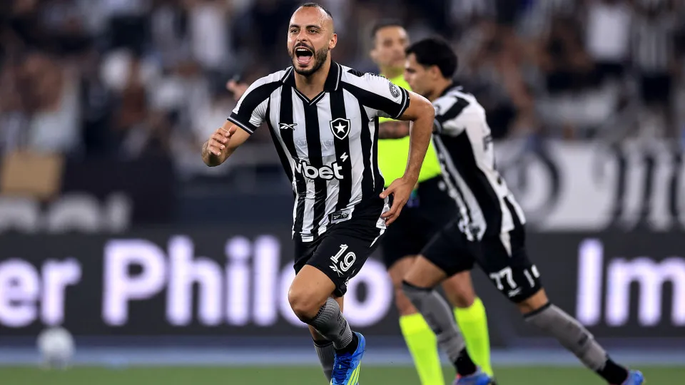 Show de ex-Benfica dá vitória a Franclim Carvalho. Luís Castro empata