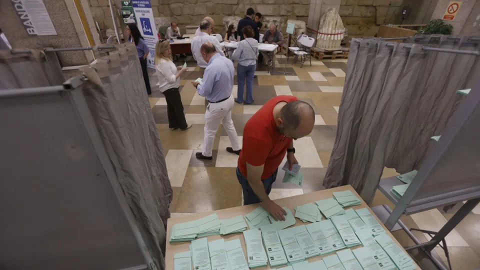 PP perde maioria absoluta na Andaluzia, PSOE com pior resultado de sempre