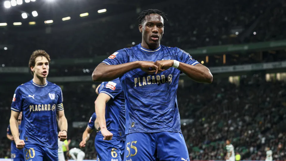Sporting prepara oferta por Ibrahima Ba. Os milhões em cima da mesa