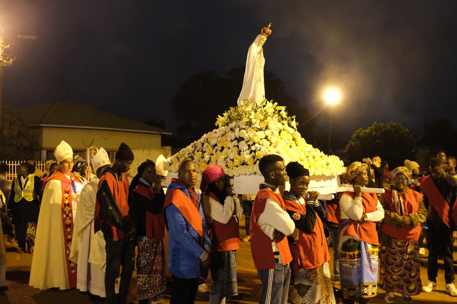 PEREGRINAÇÃO À NAMAACHA: Católicos renovam fé e paz