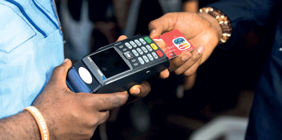 Mais um cartão de débito impulsiona inclusão financeira