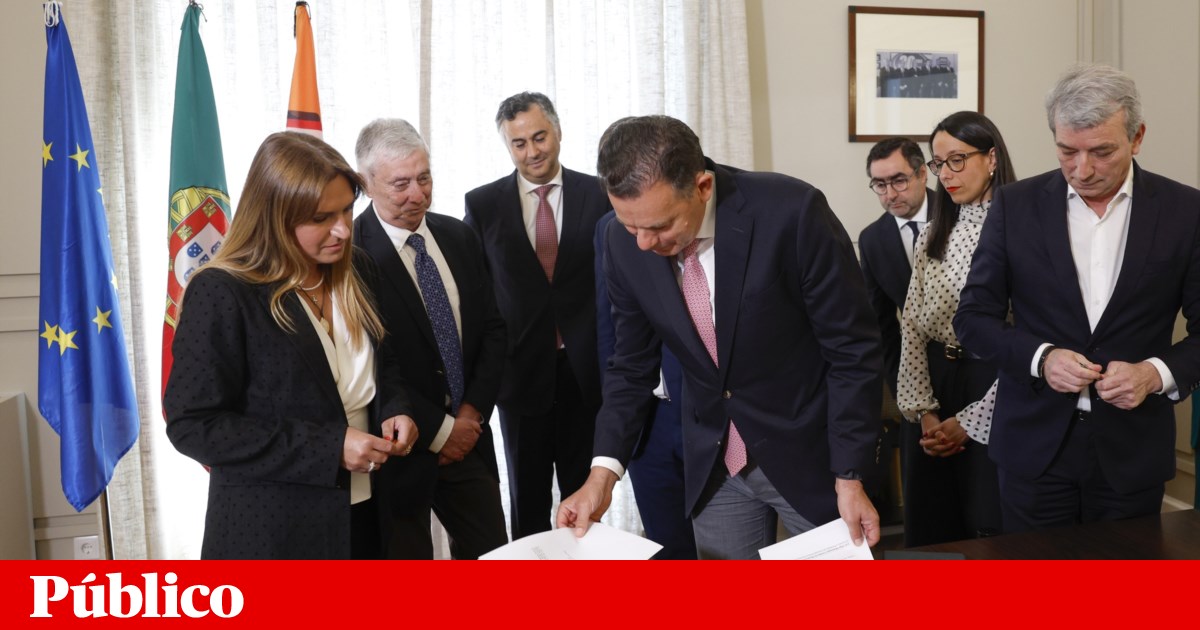 Com “não é não” a PS e Chega, moção de Montenegro recupera “Portugal Maior” de Cavaco