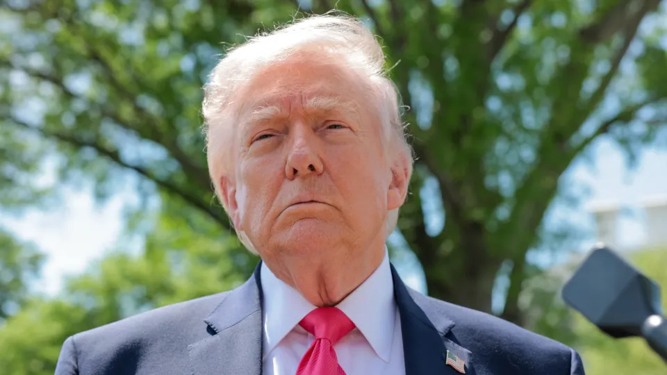 Trump assinala desenvolvimentos "positivos" nas negociações com Irão