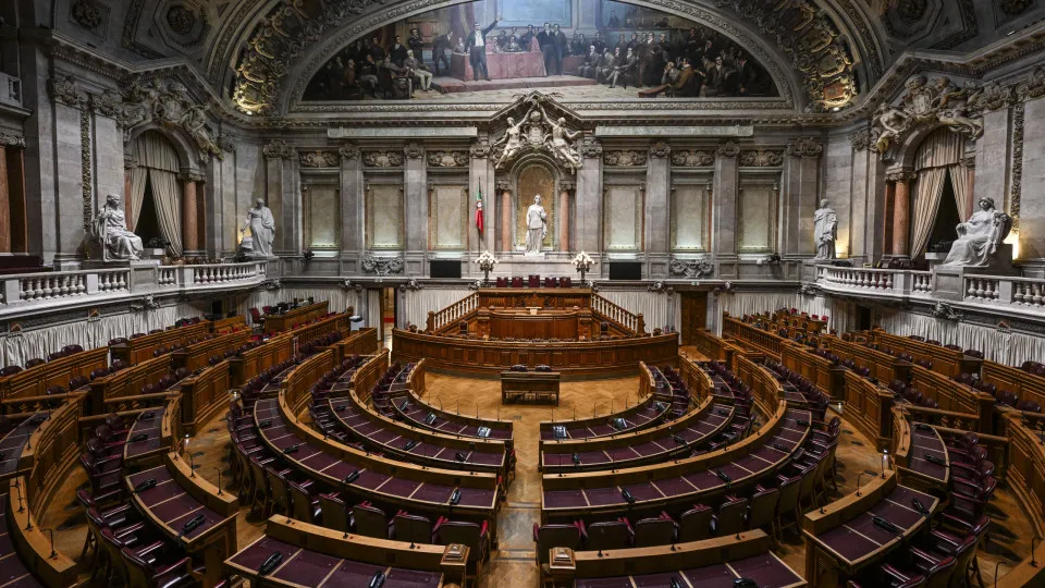 Proposta de lei de revisão da lei laboral deu entrada na AR