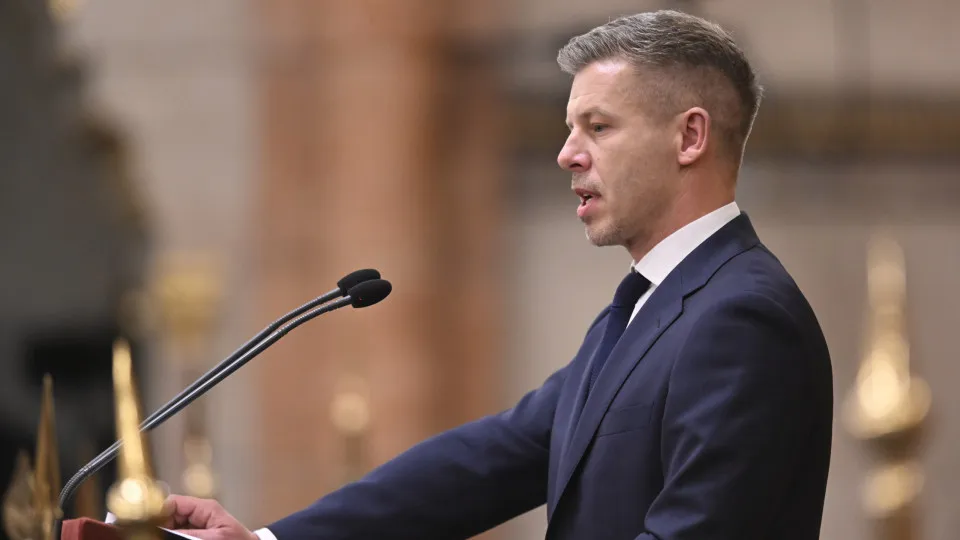Magyar procura normalizar relações com Polónia na 1.ª visita oficial