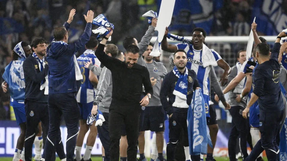 Farioli envia recado ao plantel do FC Porto: "A boca fala demais..."