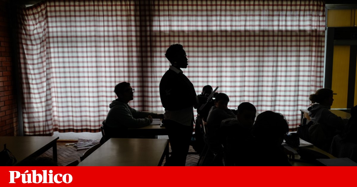 Propina dos mestrados em ensino da Universidade Nova de Lisboa desce para 697 euros, após intervenção do ministério