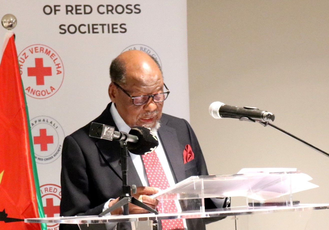 Chissano defende maior cooperação com a Cruz Vermelha face aos desafios globais