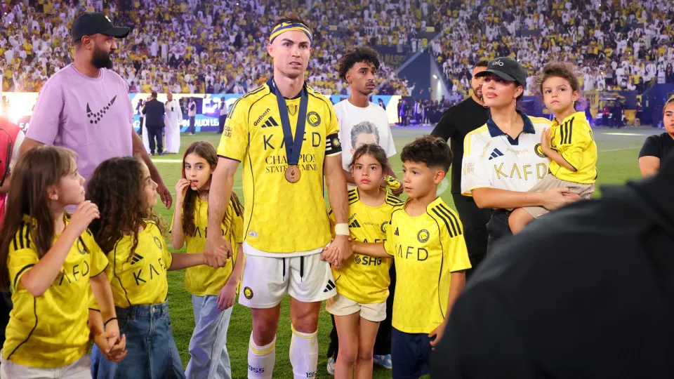 Foi assim que Georgina festejou título de Cristiano Ronaldo. Vídeo