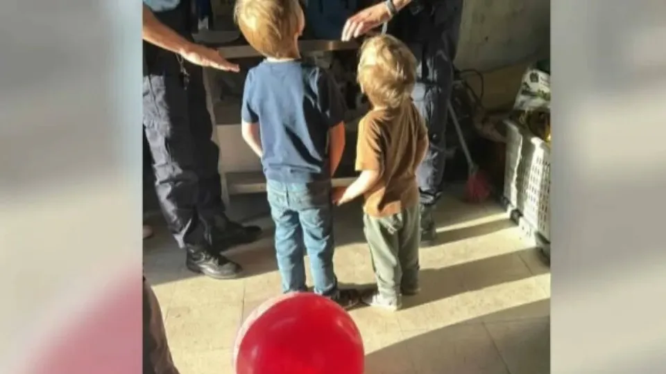 Detenção de pais (após 5h em café) e o herói. Meninos acolhidos, e agora?