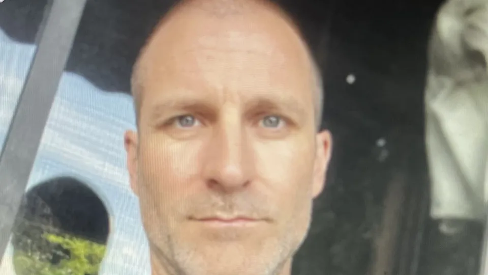 Ator de "Virgin River" desaparece e polícia trata caso como homicídio