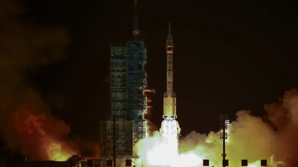 China apresenta missão espacial tripulada com 1.ª astronauta de Hong Kong