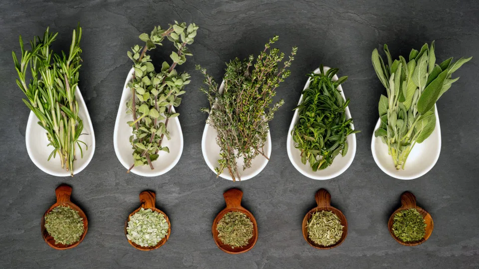 Como secar ervas aromáticas: Guia prático e passo a passo