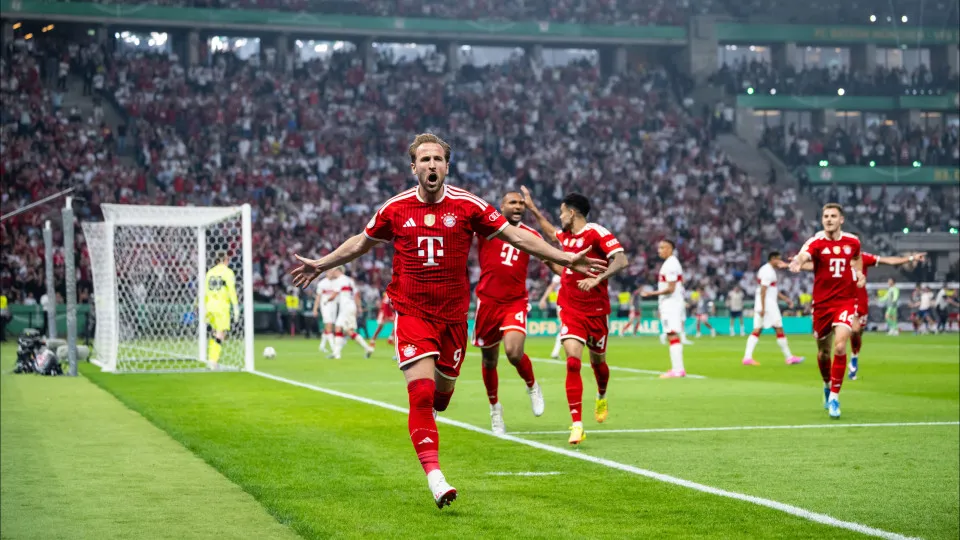 Hattrick de Kane dá dobradinha ao Bayern com conquista da Taça