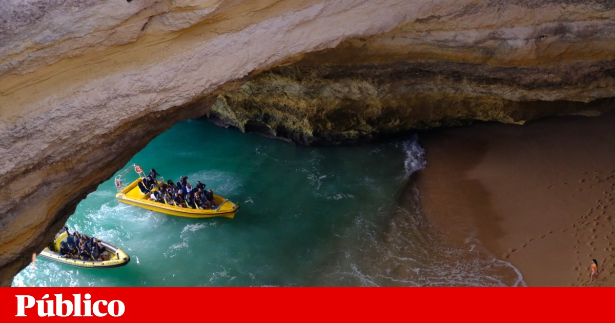 Doze pessoas resgatadas das grutas de Benagil após barco virar