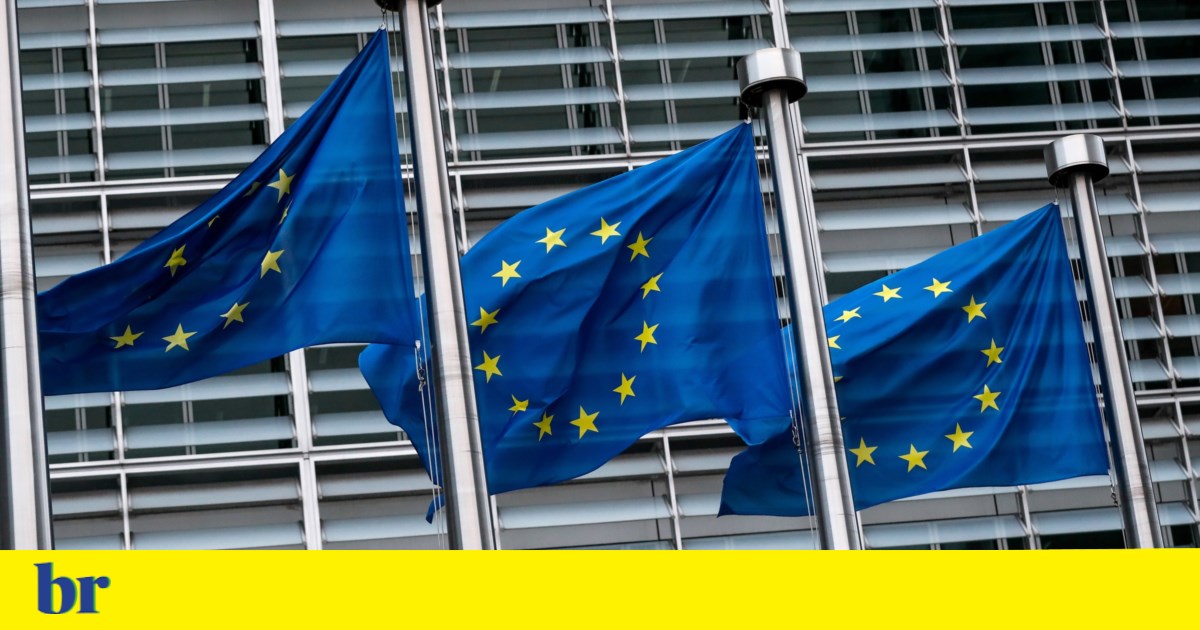 Número de brasileiros repatriados da União Europeia quase dobra em 2025