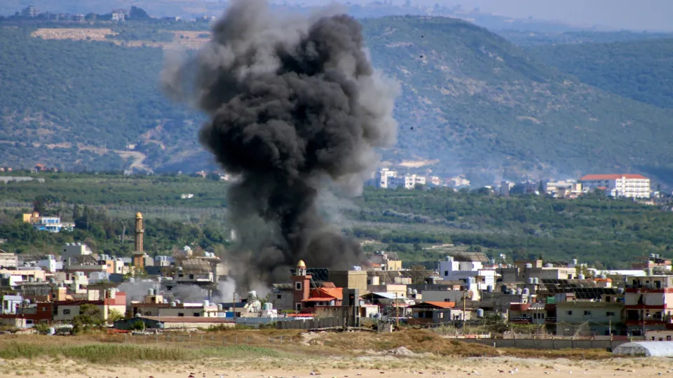 Bombardeamentos israelitas no Líbano fazem pelo menos 15 mortos