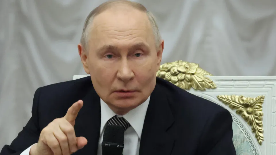 Putin e rei do Barém falaram ao telefone sobre Médio Oriente