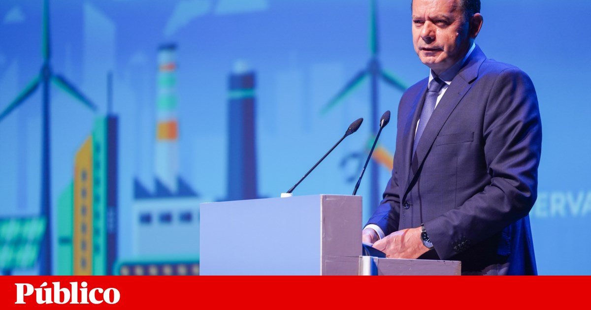 Montenegro admite “modelar” <em>outsourcing</em>, mas não recua sobre banco de horas