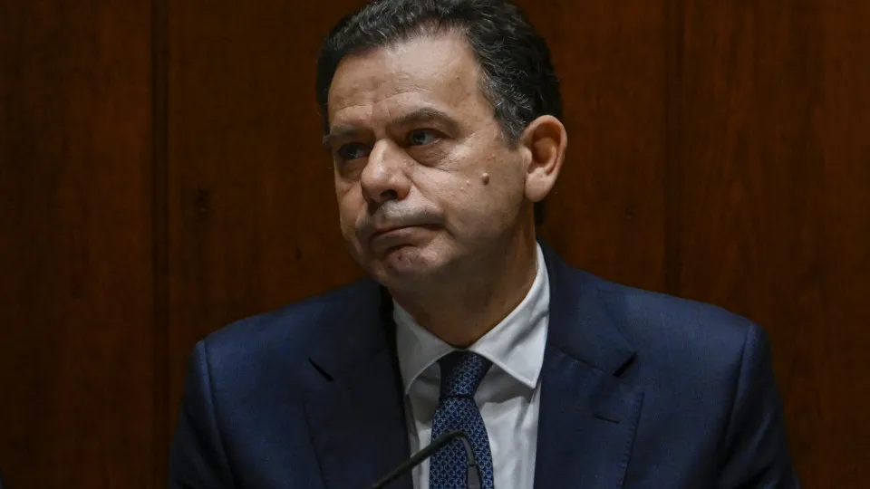 Montenegro na AR com polémica no MAI e relatório do PR sobre tempestades