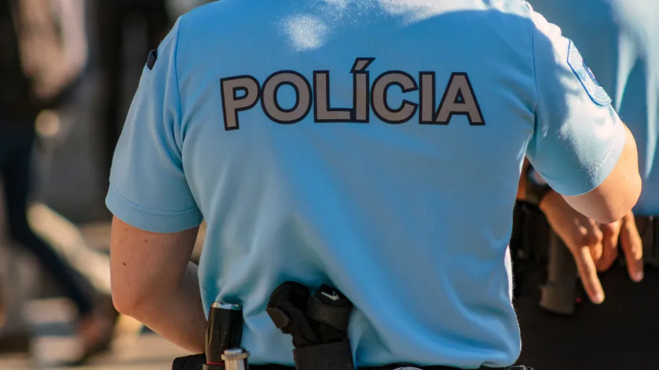Tenta extorquir 100 mil euros a vizinhos e acaba detida ao levar dinheiro