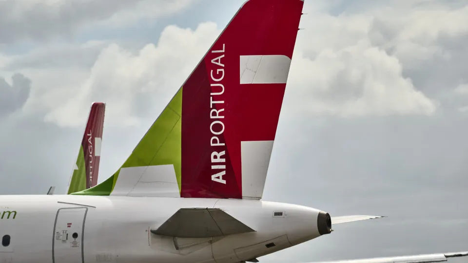 Dois passageiros sofrem ferimentos após "turbulência forte" em voo da TAP