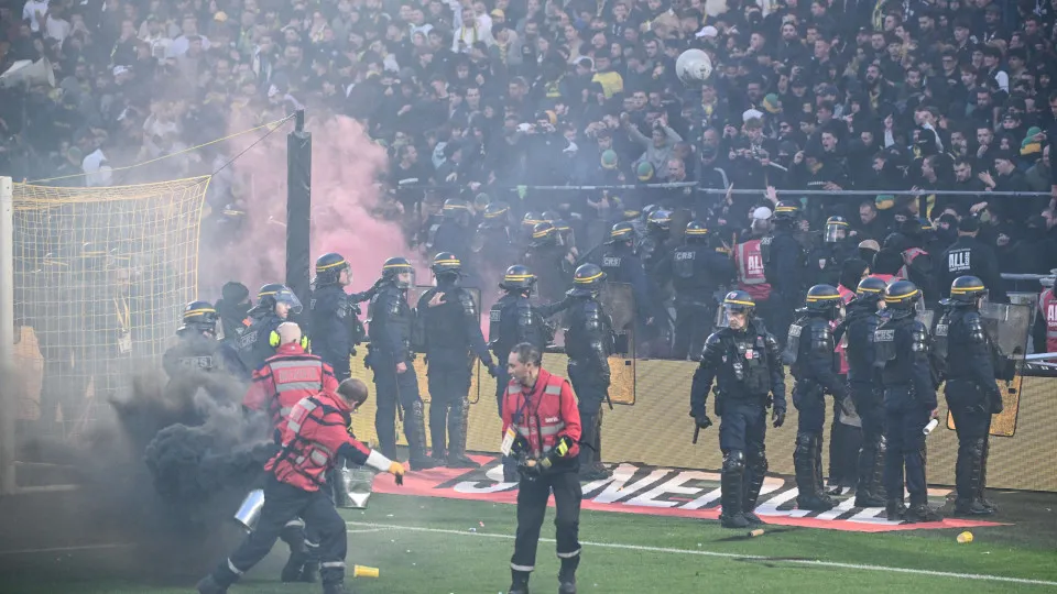 Nantes sancionado com um jogo à porta fechada após invasão de campo