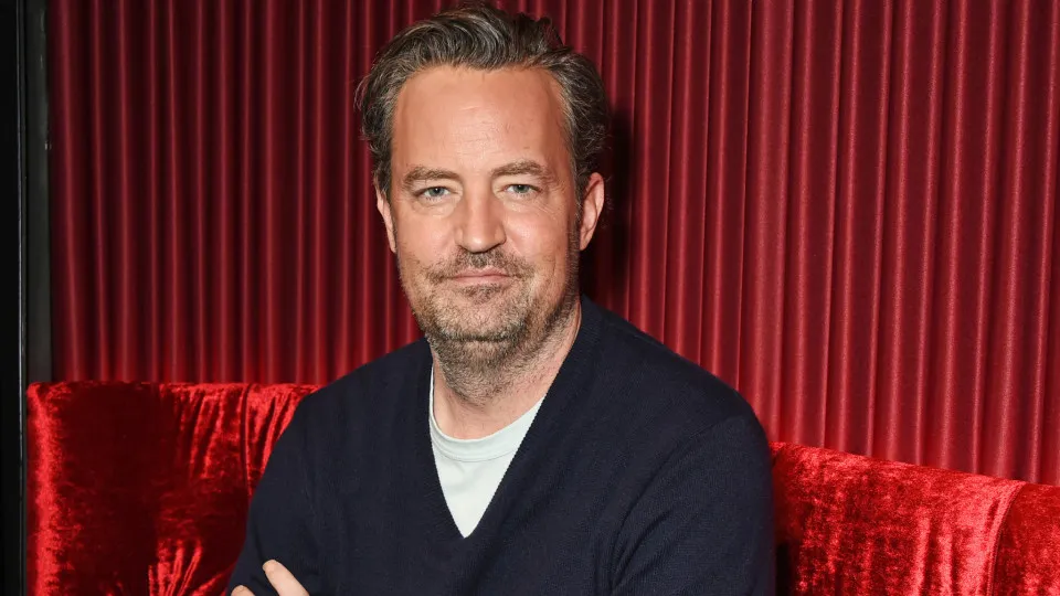 Mãe e padrasto de Matthew Perry estiveram em tribunal para ouvir sentença