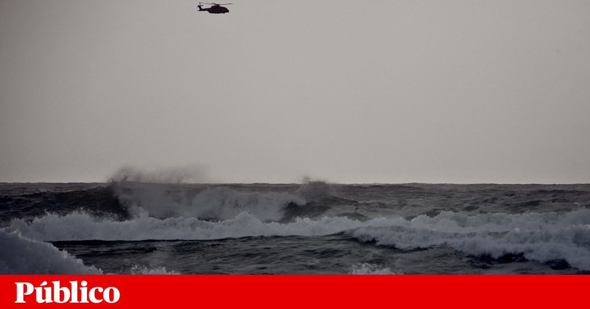 Costa da Caparica: encontrado corpo de jovem desaparecido na praia do Dragão Vermelho